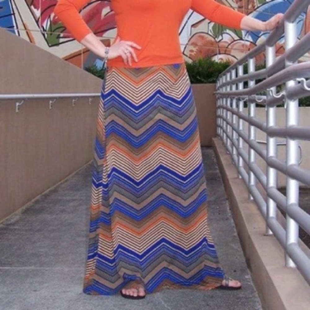 Zig zag Maxi skirt - Picture 3 of 3